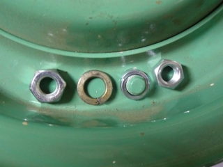 Vespa Muttern und Sicherungsringe je 6 Stück für 8 Zoll Felgen kl. Durchmesser