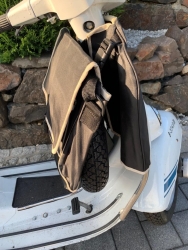 Beinschildtasche -UNIVERSAL- Vespa V50, PV125, ET3 - Schwarz, als Tragetasche abnehmbar, auch mit Reserverad montierbar